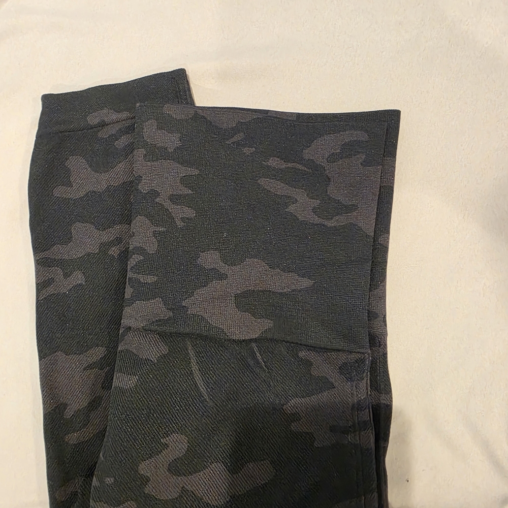 Spanx Leggings Womens M Black Gray Look At Me Now Camo Print Seamless Stretch
